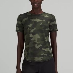 Lululemon High Neck Running and Training T-Shirt Camo green size 8 medium